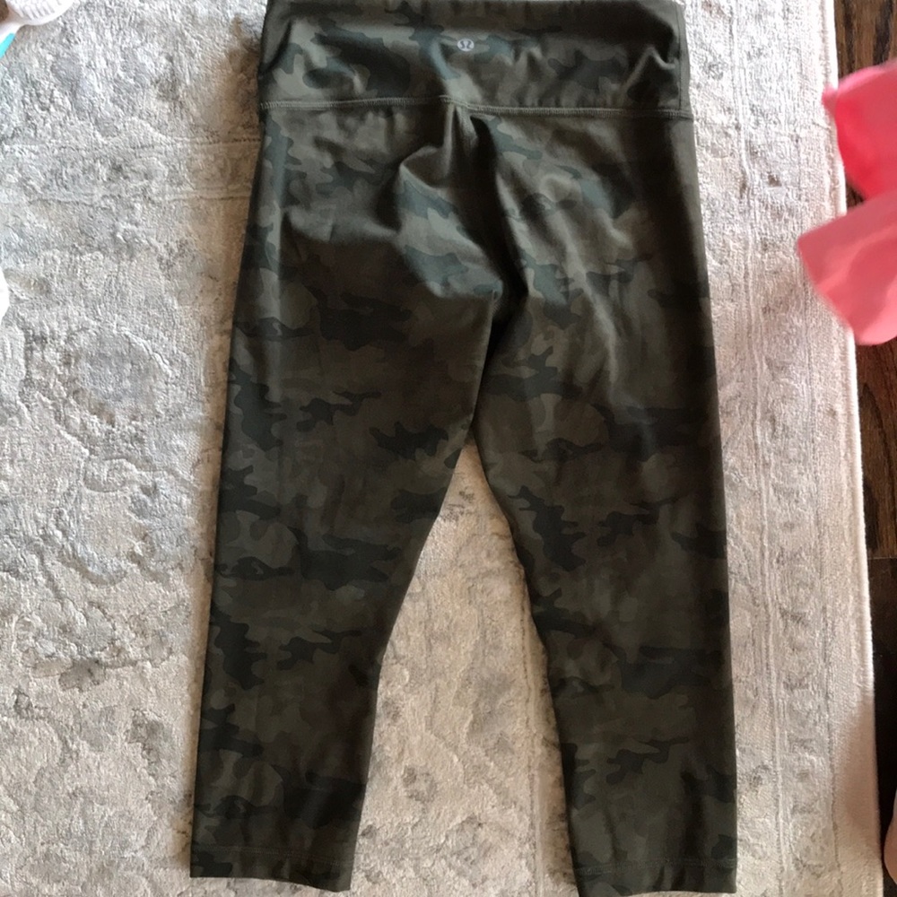 Lululemon crops- camo size 6